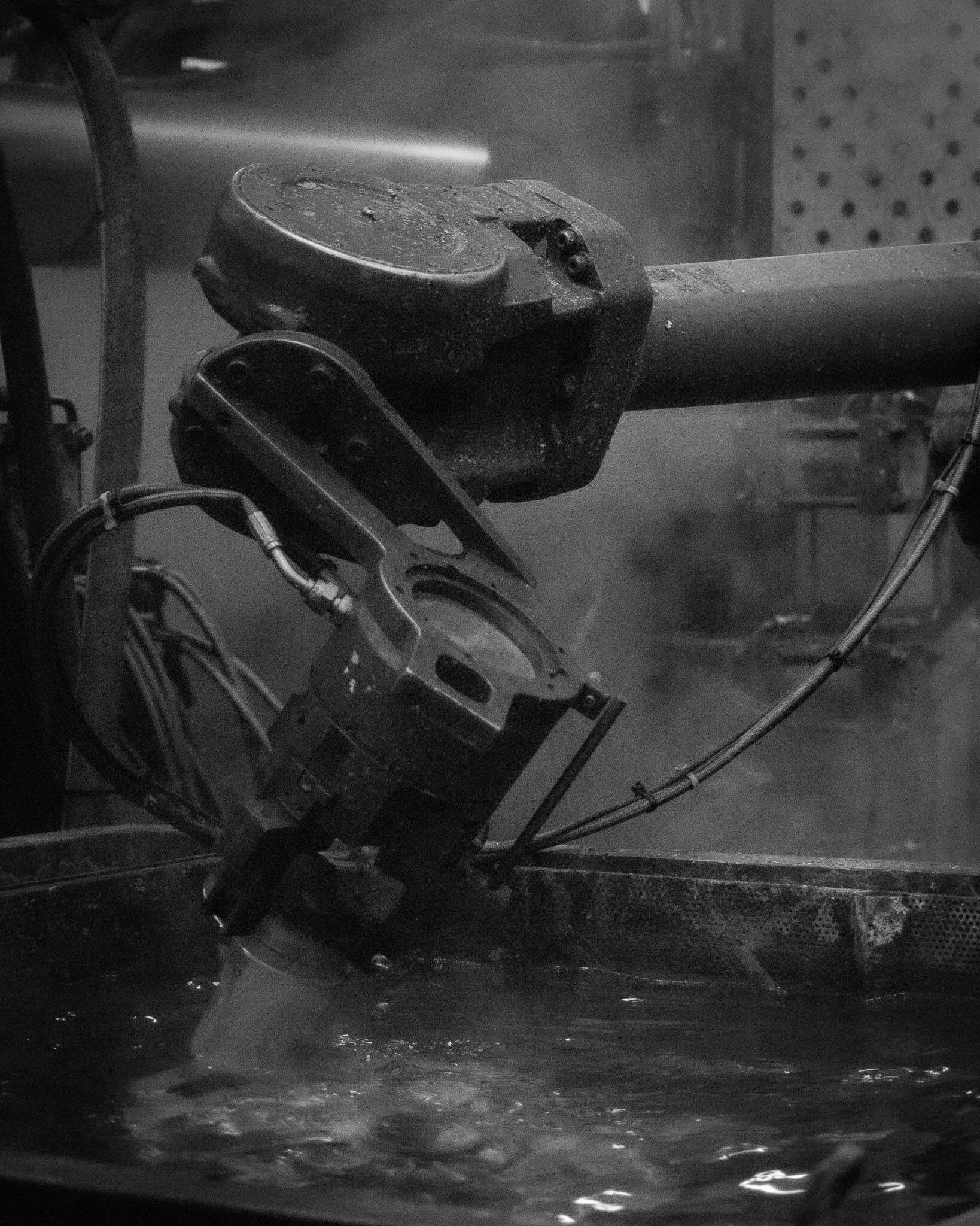 parts being cooled in a quench tank in a high pressure die casting cell